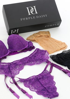 Purple-Daisy Colors Sexy Kanten Lingerie Setje voor vrouwen | 5 Delige Set | Voorgevormd met beugel Push up BH + string + kanten jarretel + 1 paar kousen + 1 paar visnet kousen